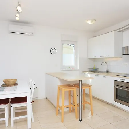 Apartment With A Parking Space - 18332 Makarska